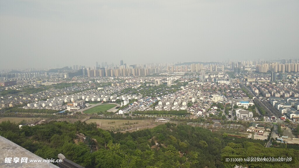 俯瞰城郊景色