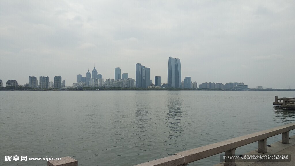 城市滨水风光
