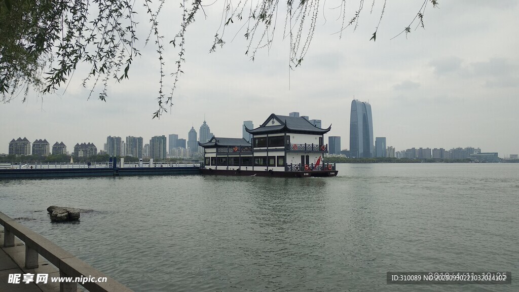 湖畔楼阁 城市水岸景致