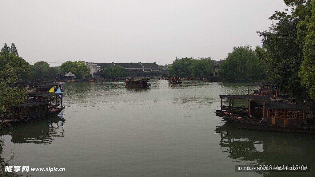 江南水乡静谧河道景观