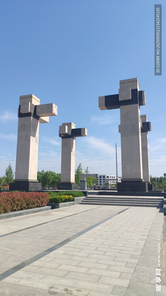 广场上的独特雕塑景观