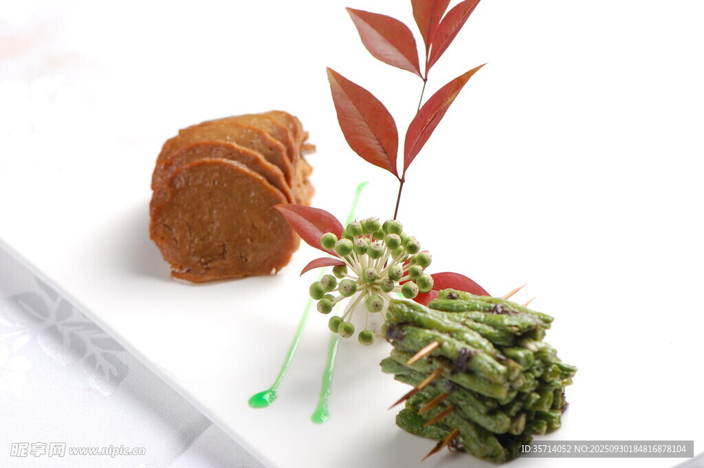 自然风植物与糕点组合