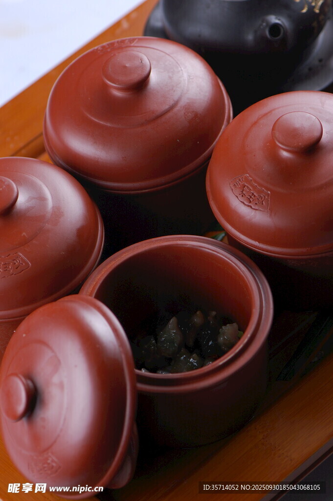 精致紫砂茶具套装展示