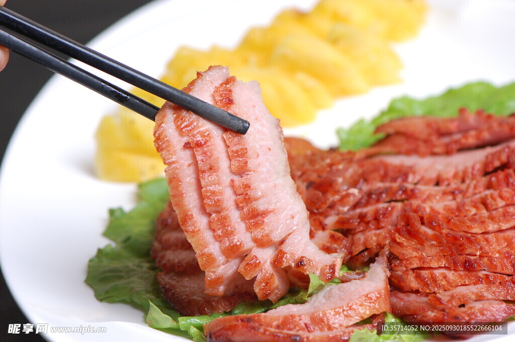 美味叉烧肉搭配蔬菜