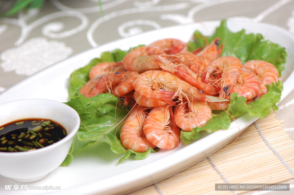 美味鲜虾配蘸料