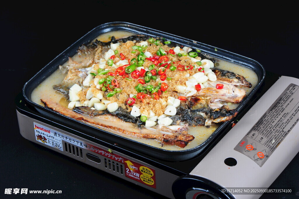 美味电火锅内的丰富食材