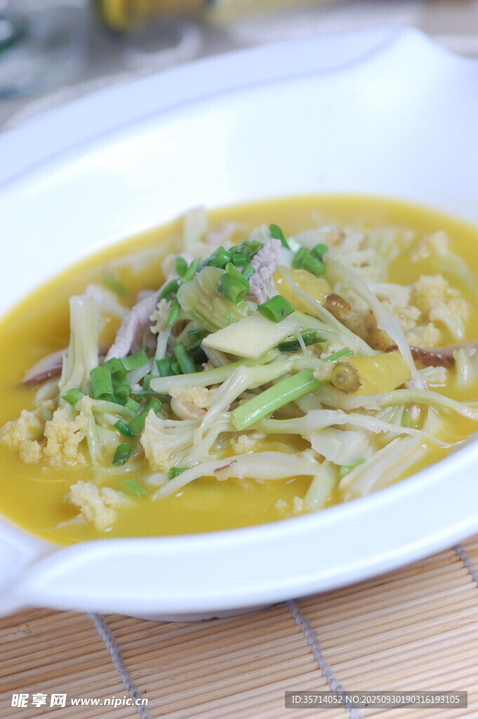 鲜香黄花菜肉丝汤