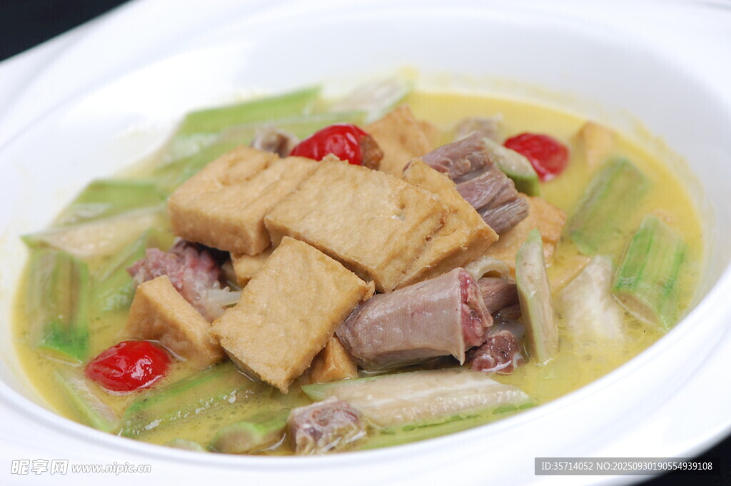 豆腐排骨蔬菜汤