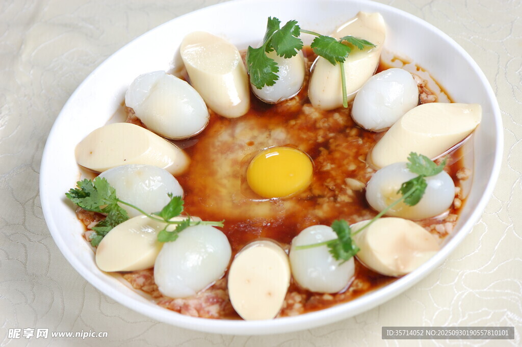 鸡蛋肉丸盖饭营养美味