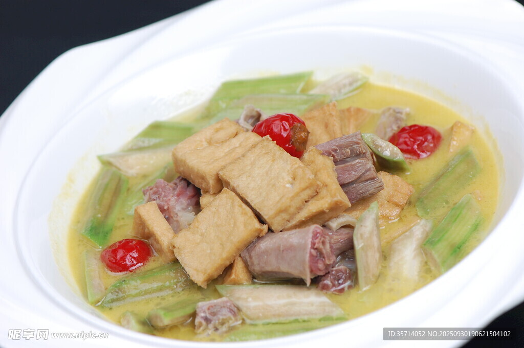 白菜豆腐炖肉美味佳肴