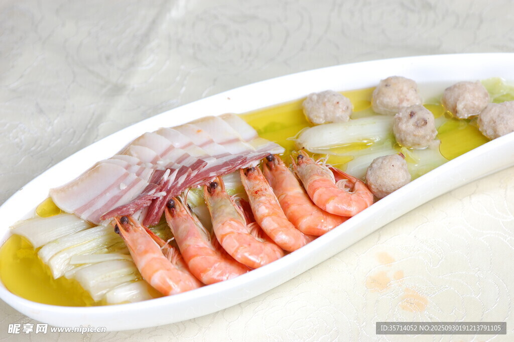 鲜虾肉丸腊肉拼盘