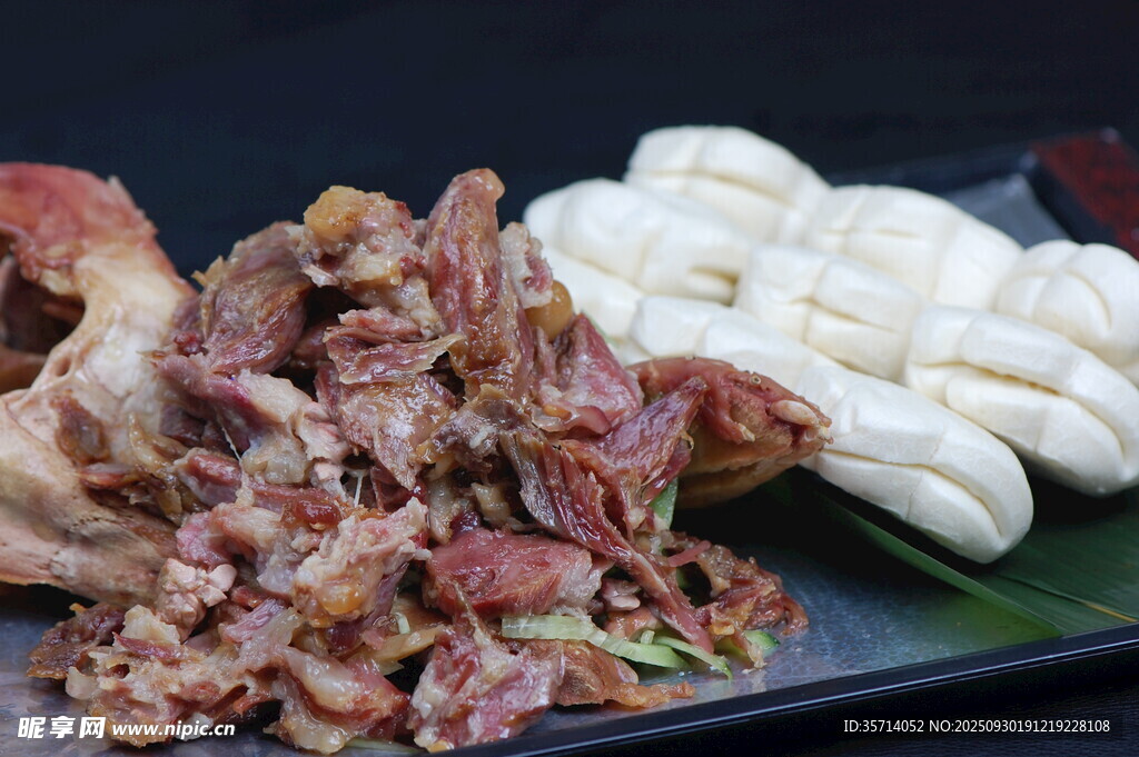 美味烤肉搭配特色面食