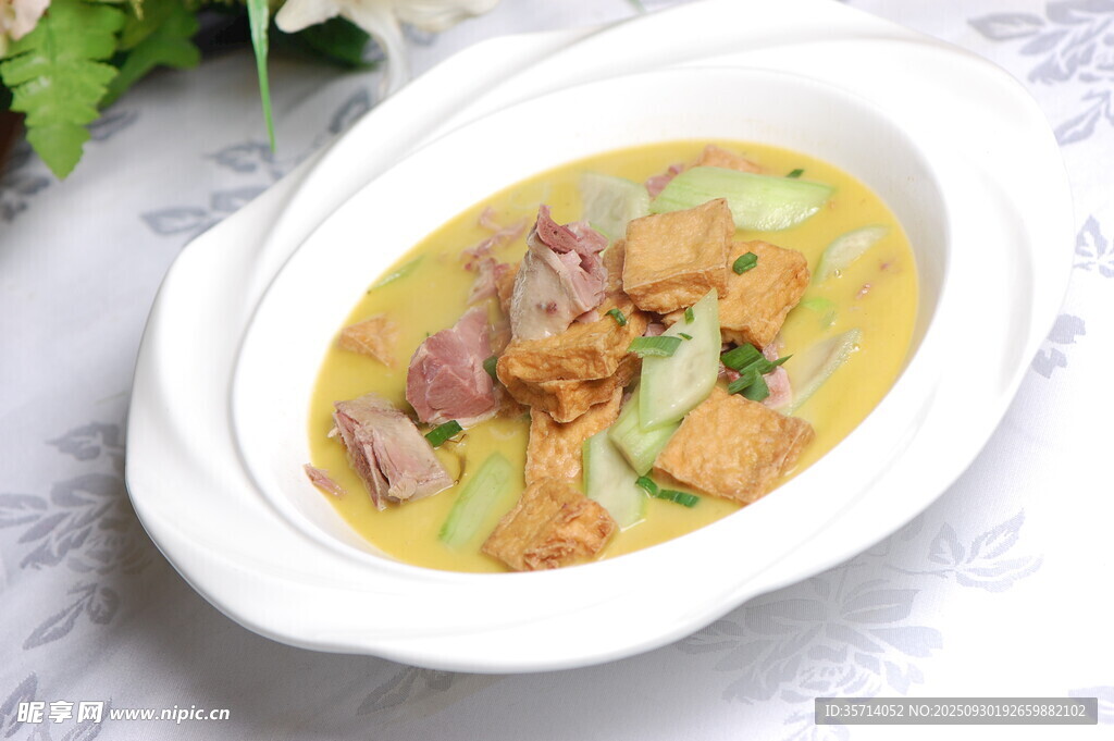 香浓咖喱鸡肉蔬菜炖汤
