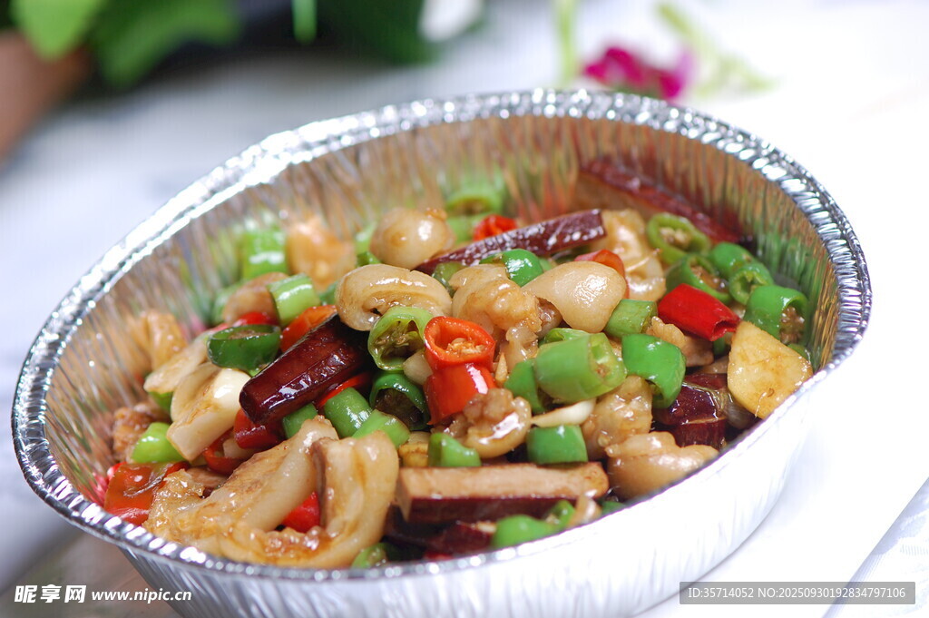 锡纸装的美味混合蔬菜