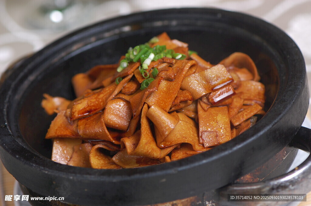 砂锅美味豆皮
