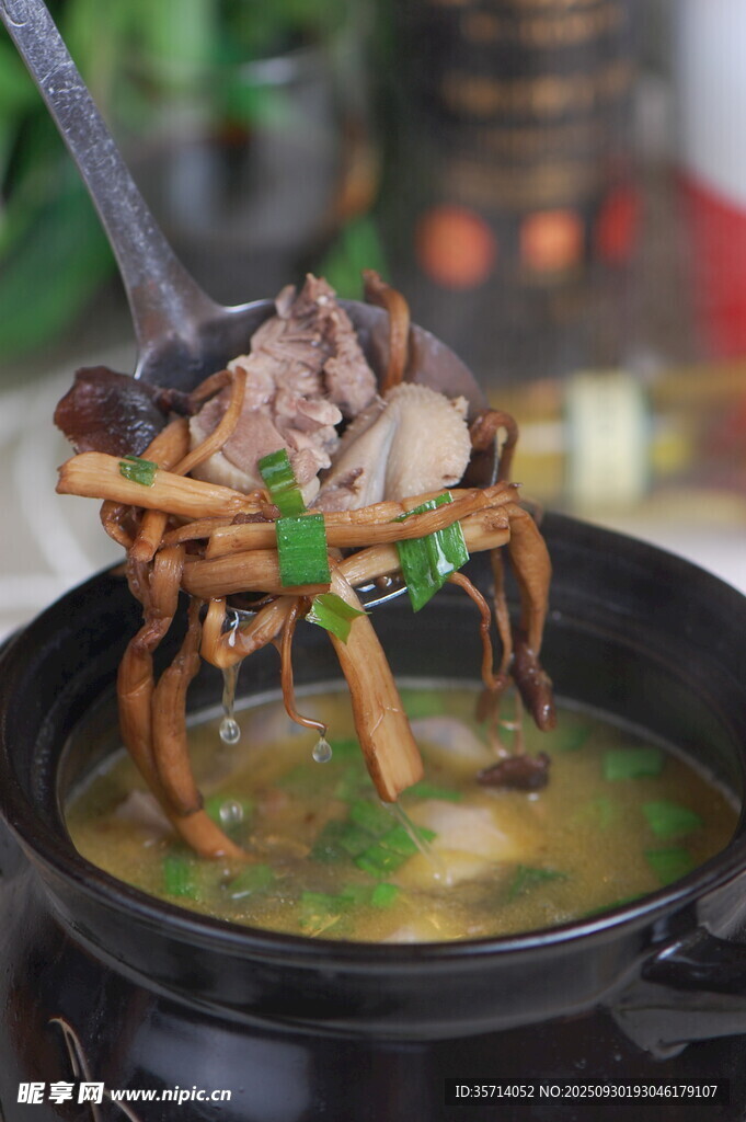 美味海鲜火锅诱人瞬间