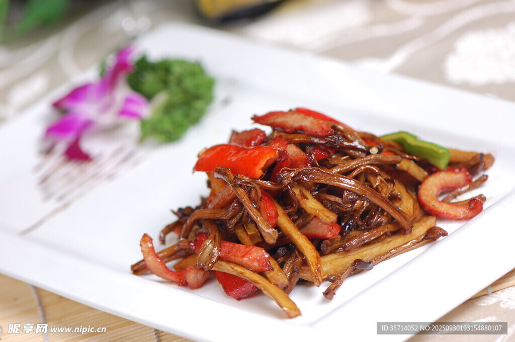 美味彩椒炒茶树菇