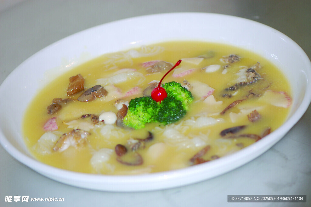 金汤鱼片美食诱人呈现