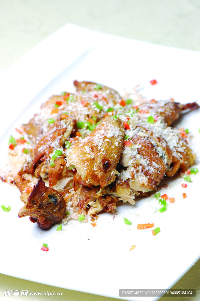 香酥炸鱼撒彩屑
