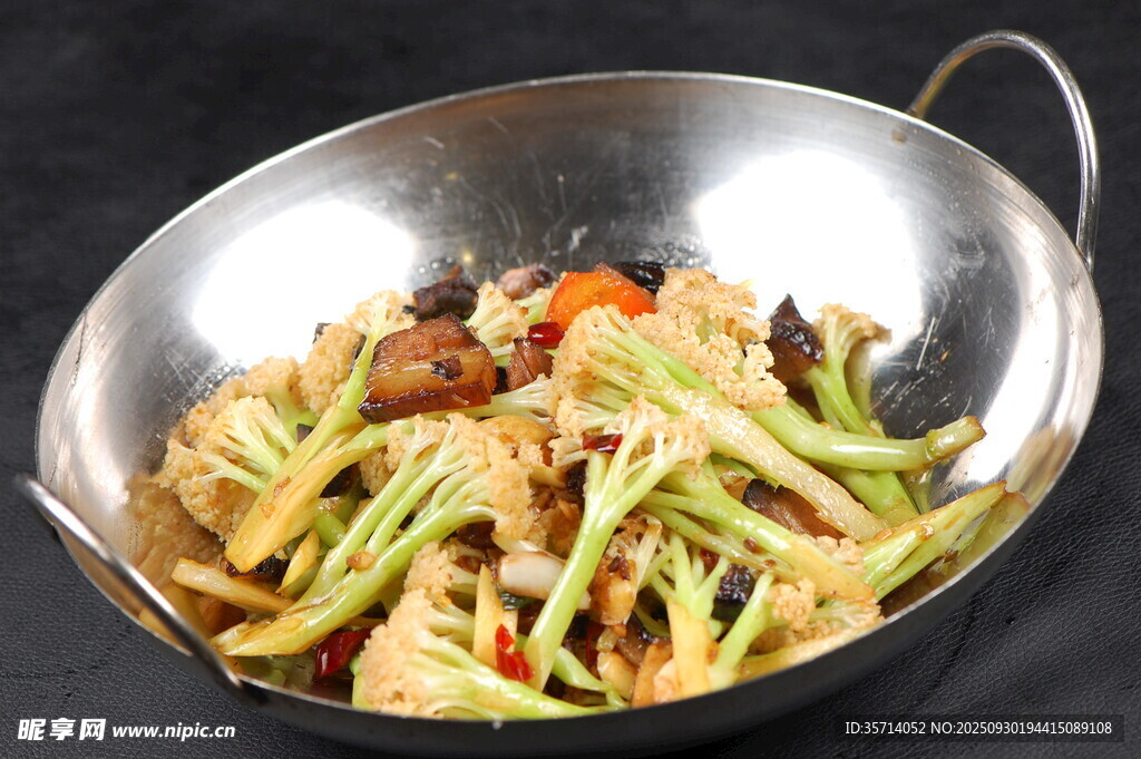 美味干锅食材丰富多样