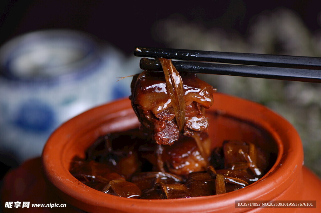 瓦罐焖牛肉