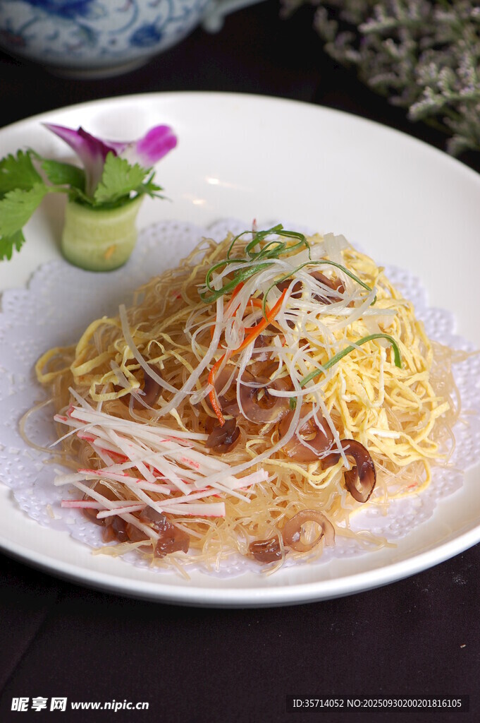 美味凉拌菜色泽诱人