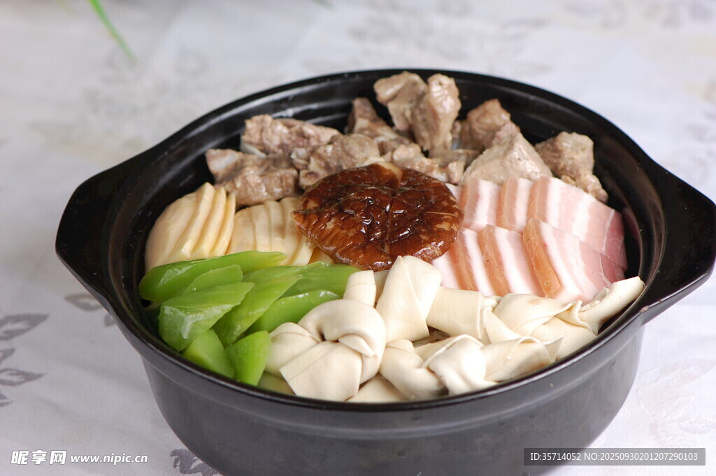 美味食材汇聚的特色火锅