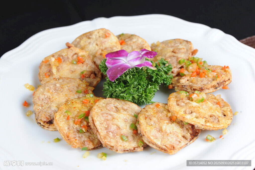 美味蔬菜肉饼摆盘精致
