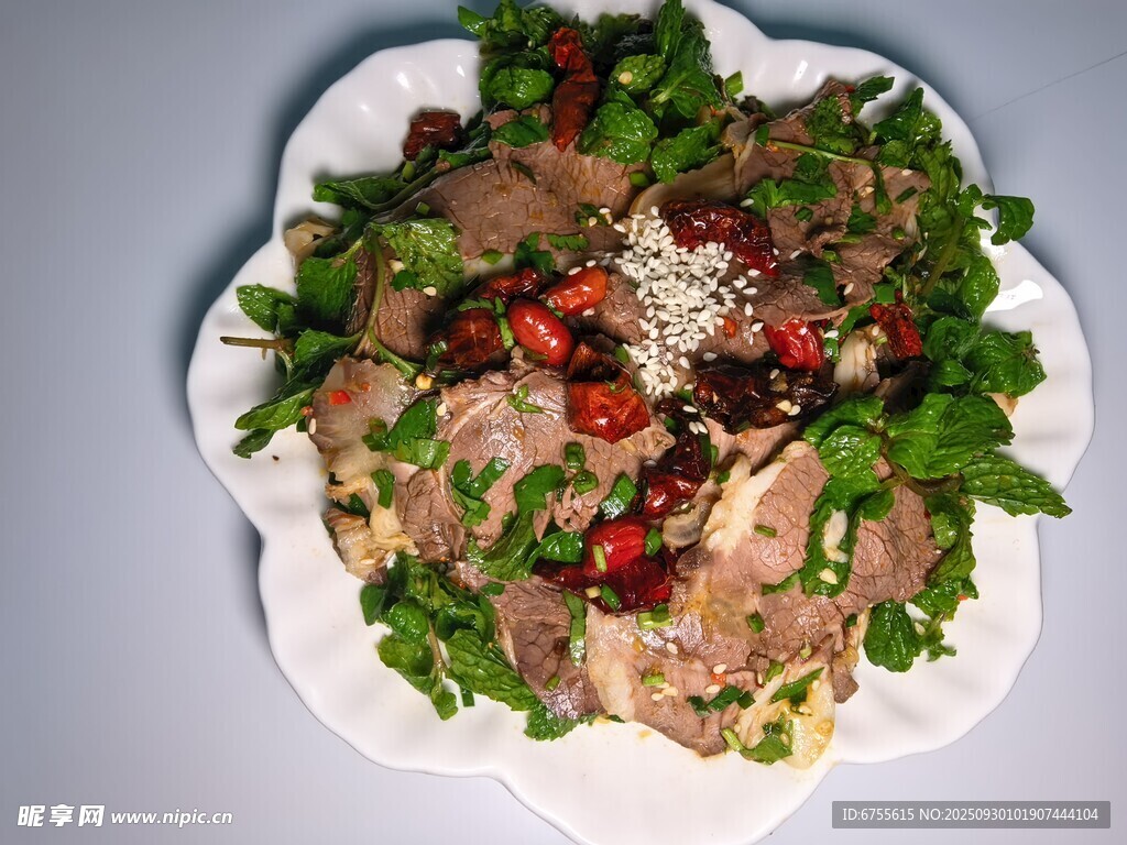 美味凉拌肉片清新爽口
