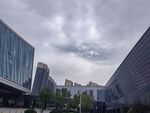 城市建筑群与多云天空