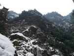 雪覆山峦美景
