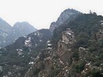 巍峨山峦景色壮丽