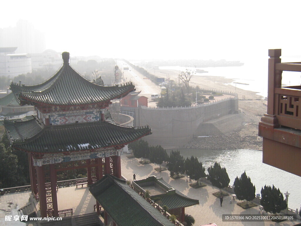 俯瞰中式古建筑景观