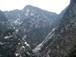 巍峨雪山峡谷壮丽景观