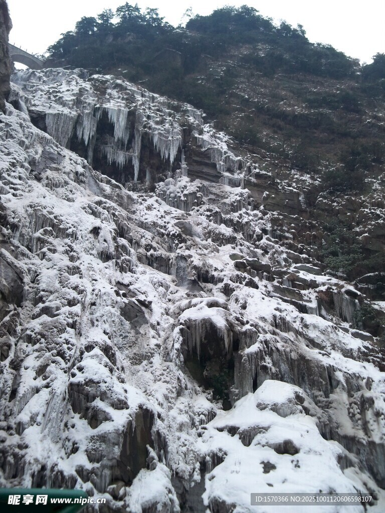 雪山嶙峋景致
