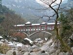 雪后山间古桥美景