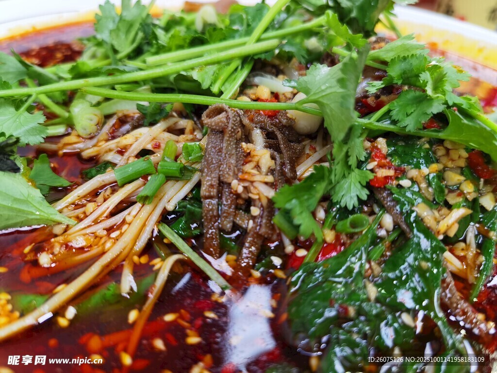 香辣美味的特色凉拌面