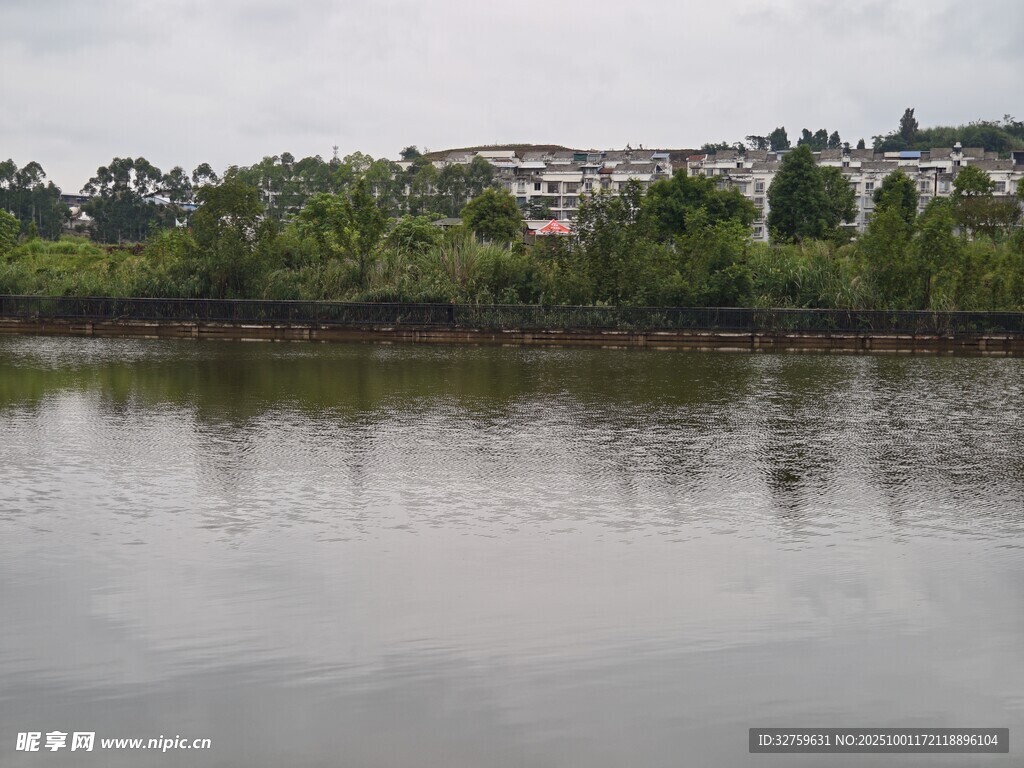河畔风景