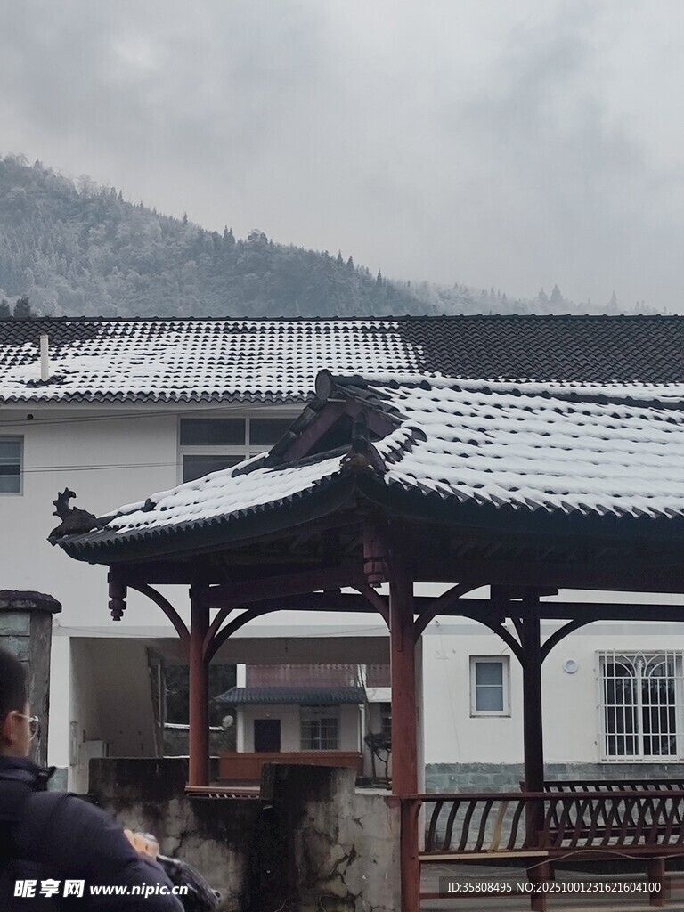 古亭雪景  中式建筑韵味浓