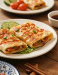 美味鸡蛋煎饼摆于盘中