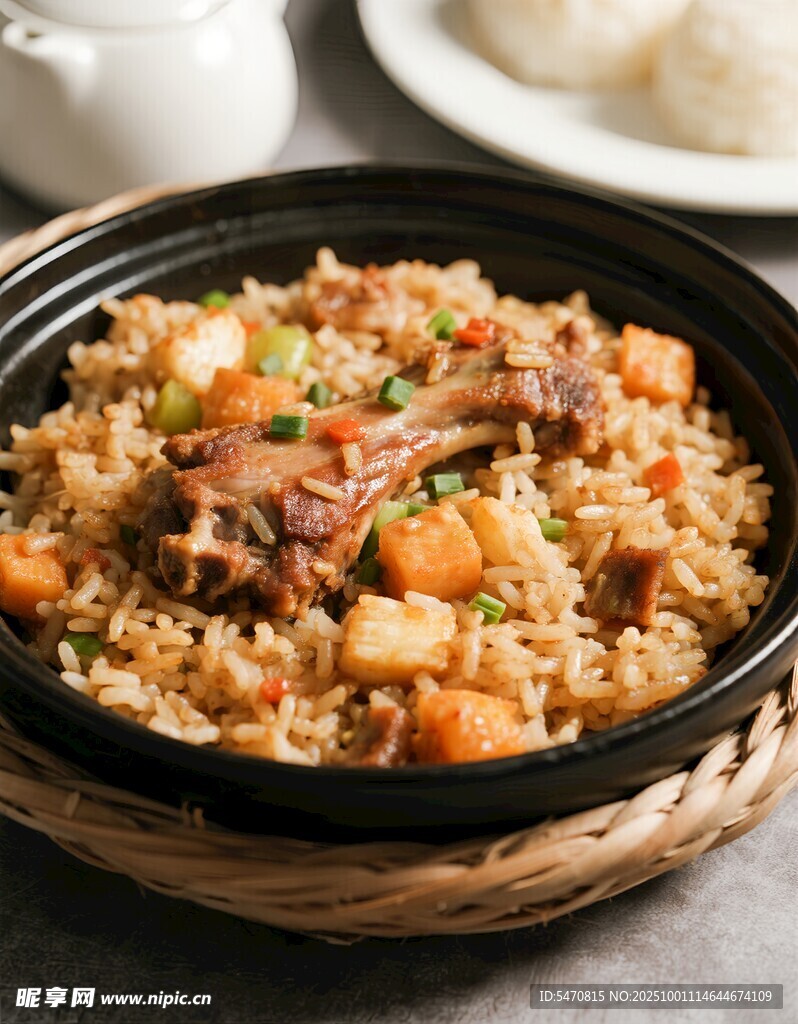 美味排骨焖饭