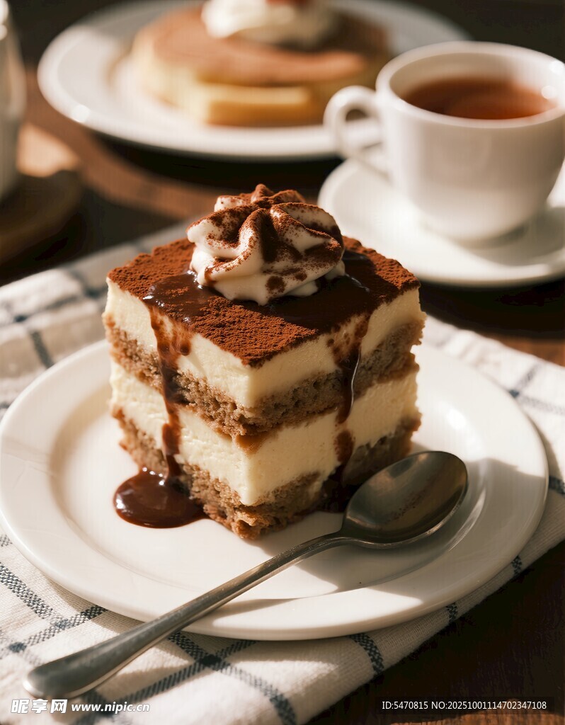 美味提拉米苏搭配咖啡