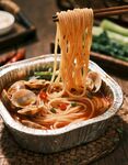 花甲粉海鲜面 美味诱人