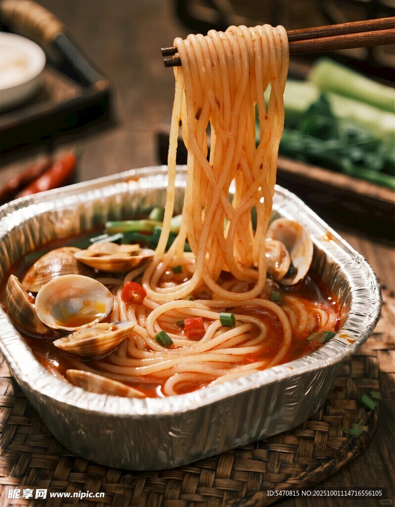 花甲粉海鲜面 美味诱人