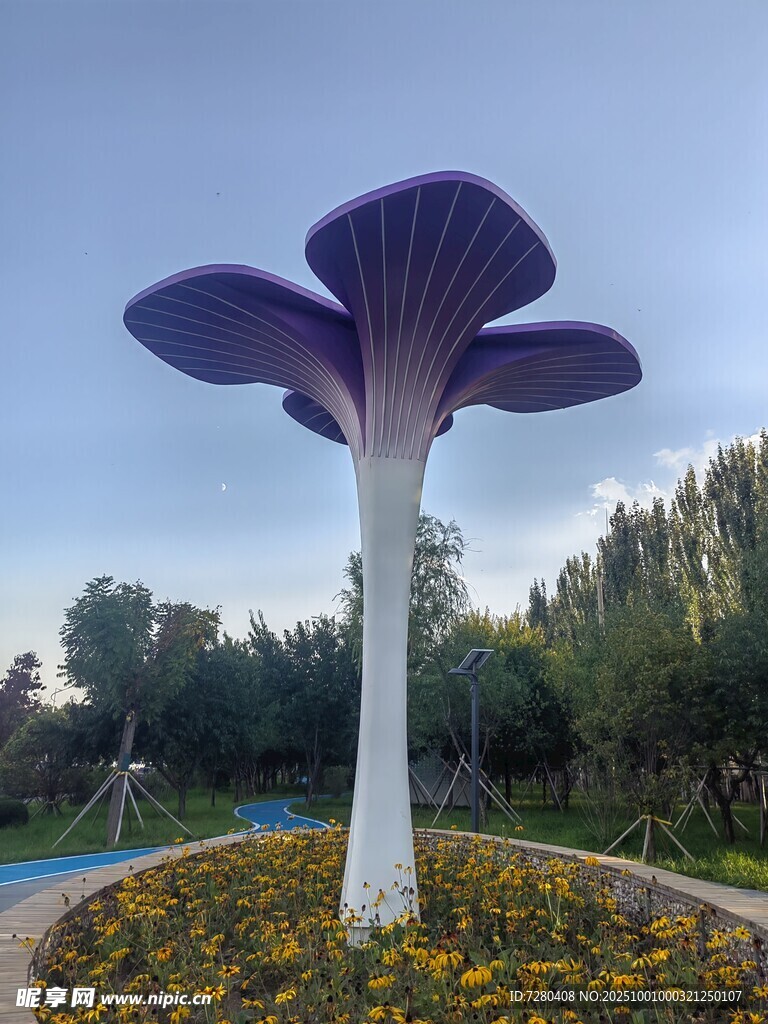 紫色蘑菇造型景观雕塑