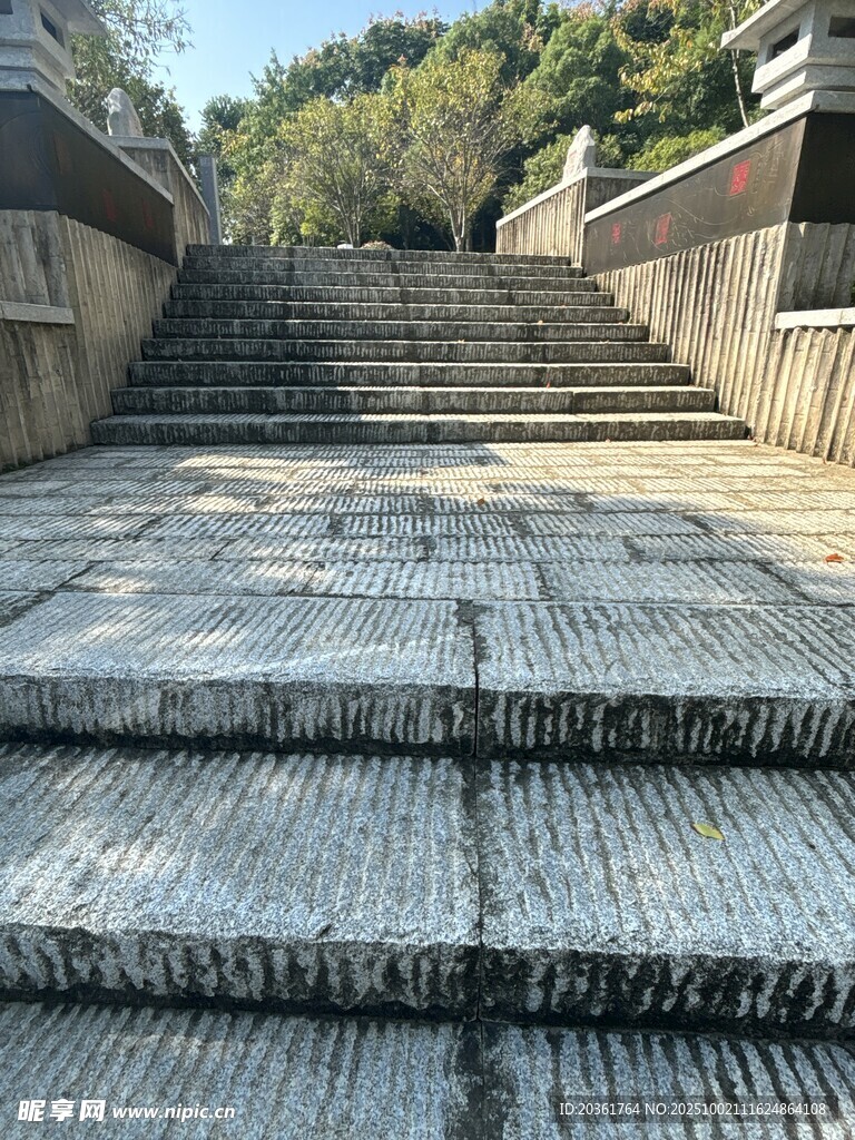 古朴石阶
