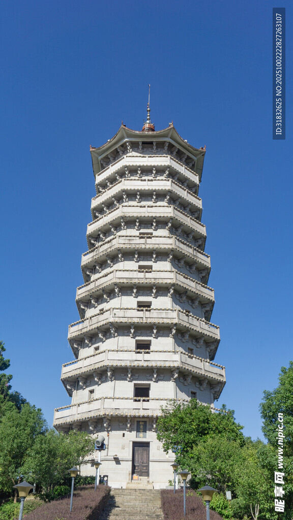 古朴多层宝塔建筑景观