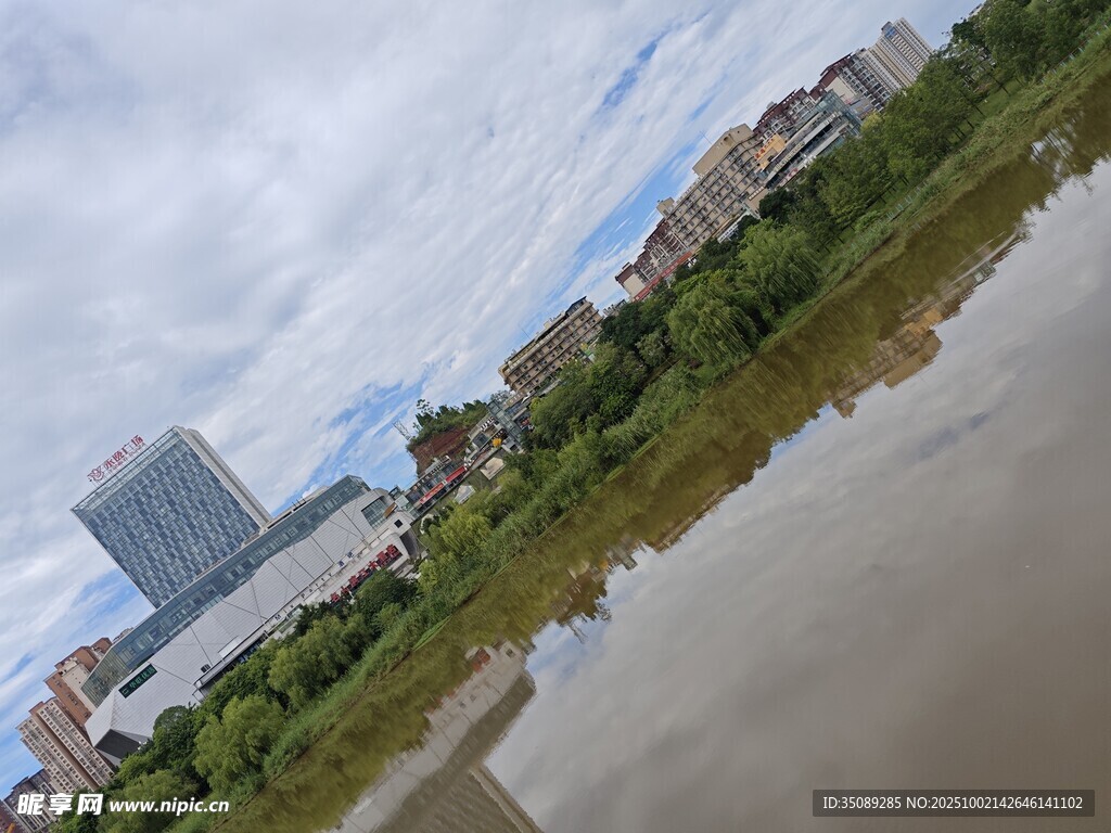 城市河畔风景
