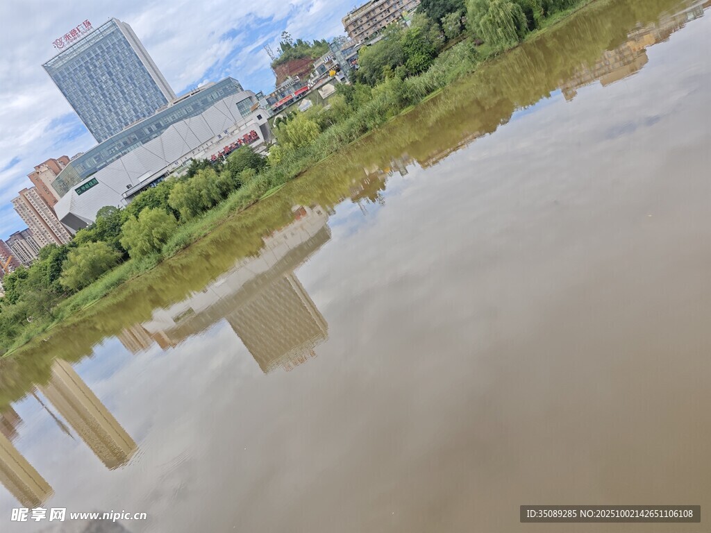 城市河畔风景