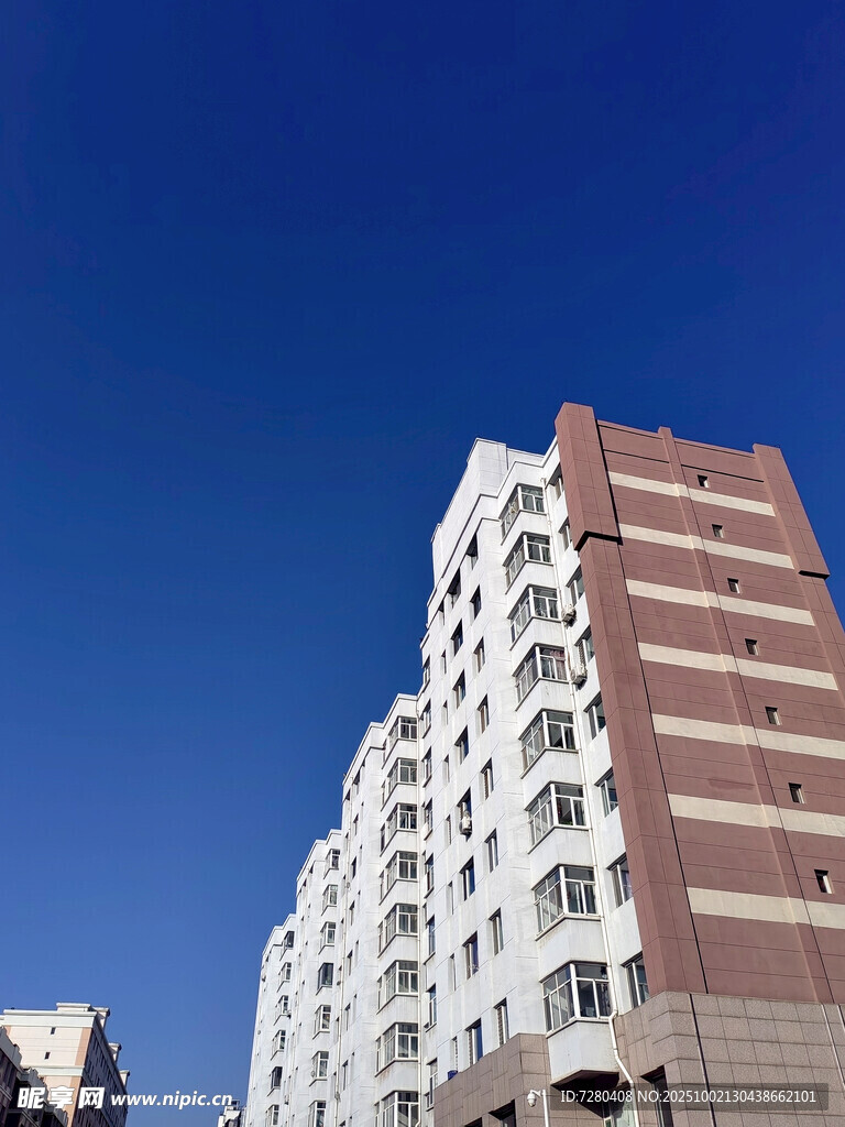 城市中的多层建筑景观